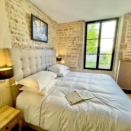 Moncoeur, Maison Et Jardin à 700 M Des Hospices De * Beaune (Cote d'Or)