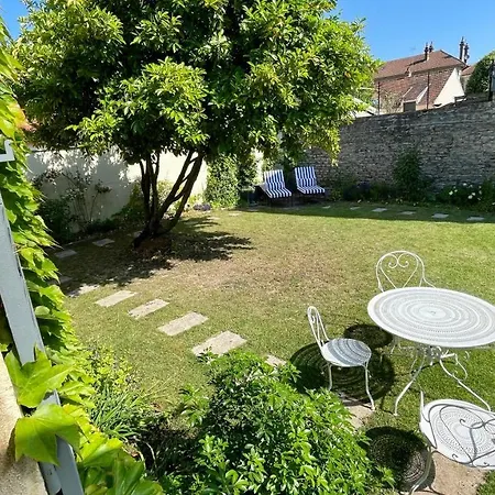 Casa vacanze Moncoeur, Maison Et Jardin à 700 M Des Hospices De Beaune *