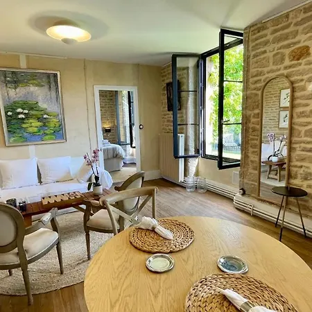 Moncoeur, Maison Et Jardin à 700 M Des Hospices De * Beaune (Cote d'Or)