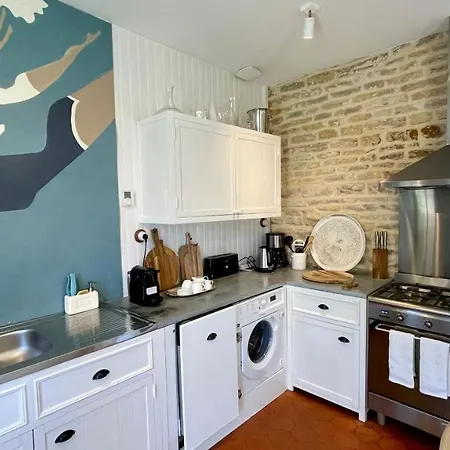 Moncoeur, Maison Et Jardin à 700 M Des Hospices De Beaune (Cote d'Or)