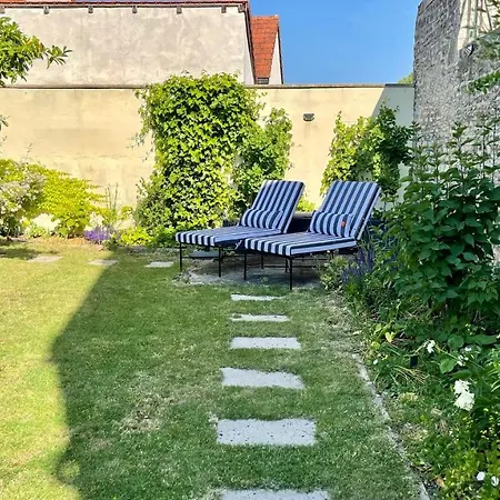Moncoeur, Maison Et Jardin à 700 M Des Hospices De Beaune Beaune (Cote d'Or)