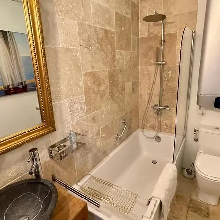 Будинок відпочинку Moncoeur, Maison Et Jardin A 700 M Des Hospices De *