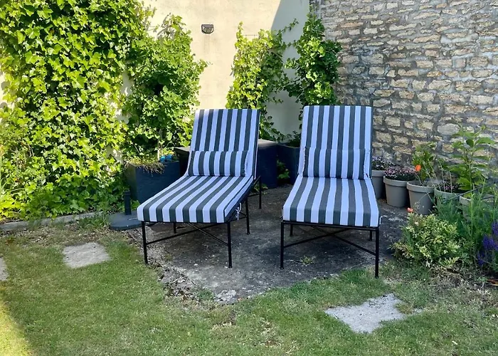 بيت للعطل Moncoeur, Maison Et Jardin A 700 M Des Hospices De