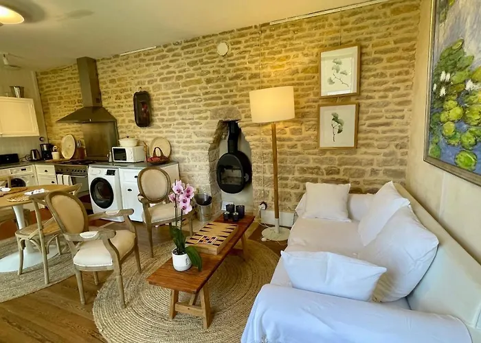 بيت للعطل Moncoeur, Maison Et Jardin A 700 M Des Hospices De